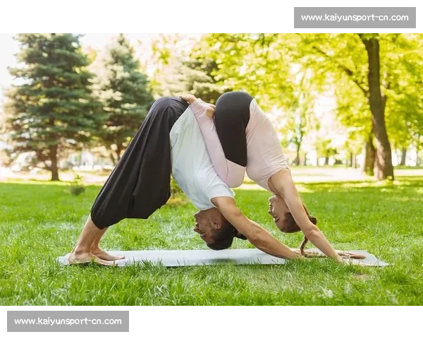 千万粉杂技夫妻暂别：16 年顶人绝技背后的颈椎危机