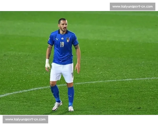 博努奇社交媒体发文引关注:慈善赛飞铲争议后与霍顿合影互动