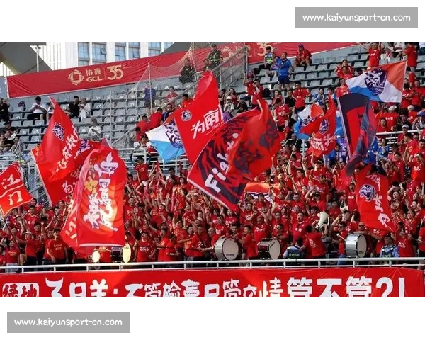 泰州球迷误闯徐州专列被 “宠成家人”:一场跨越球场的温情邂逅